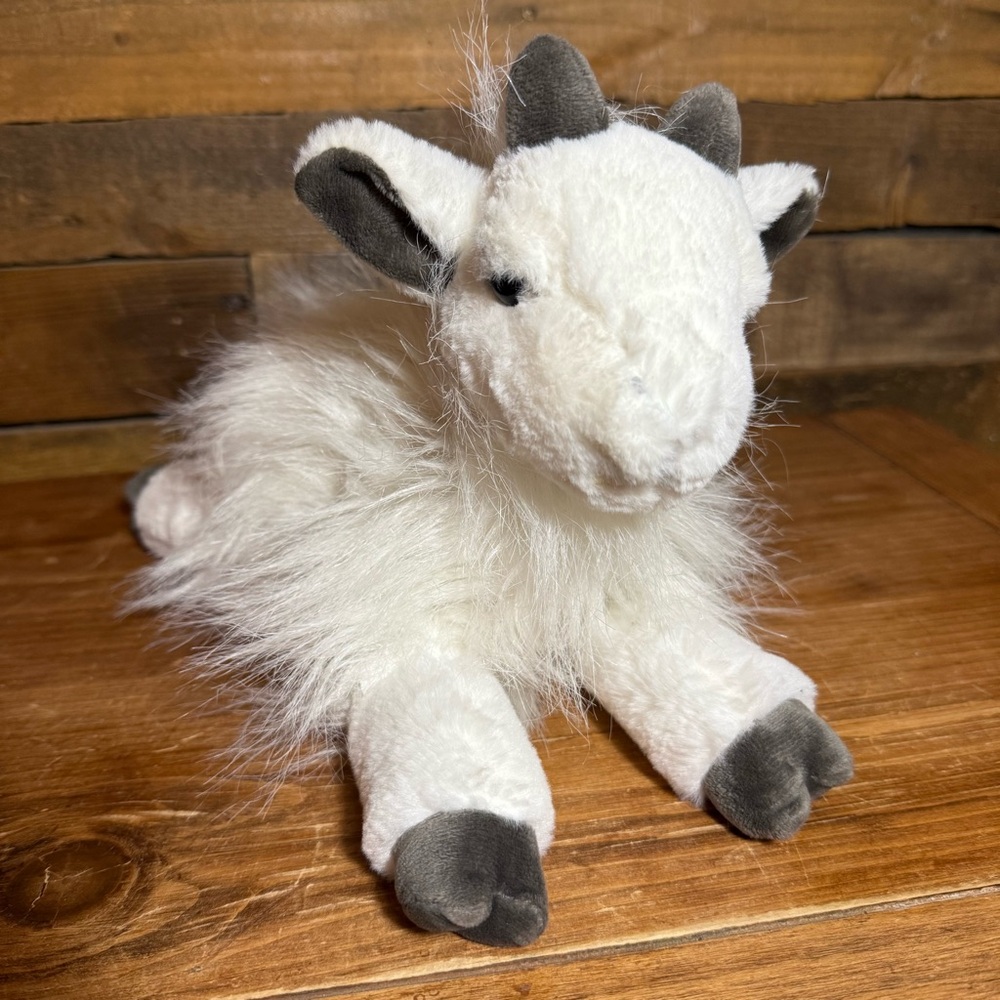 FAO SCHWARZ White Fuzzy Baby‎ Goat Blue Eyes Plush